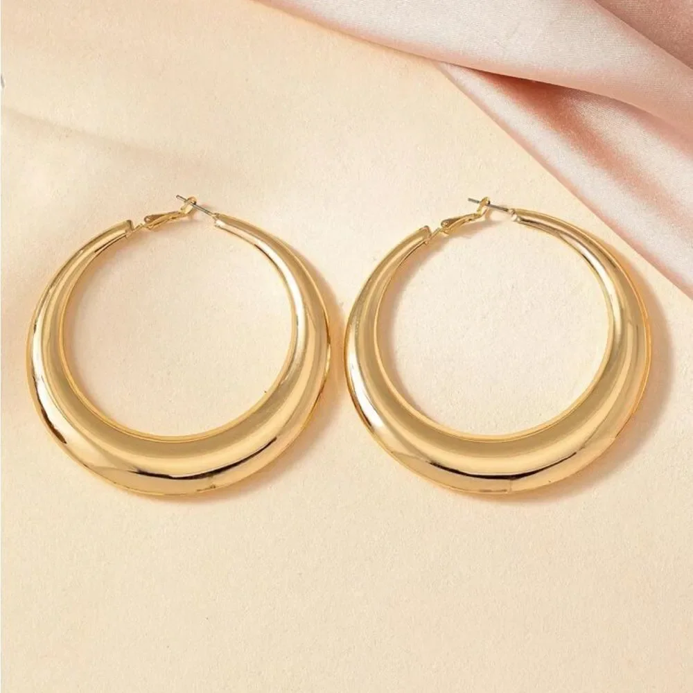 Minimalist Gold Hoop Earrings‎